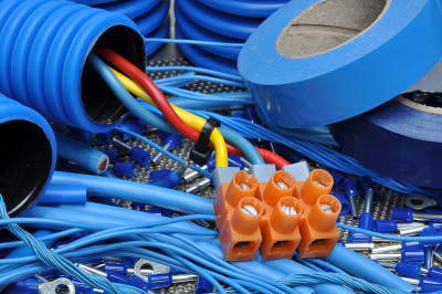 電力電子技術(shù)與計(jì)算機(jī)技術(shù)融合 推動(dòng)商務(wù)科技創(chuàng)新的雙引擎